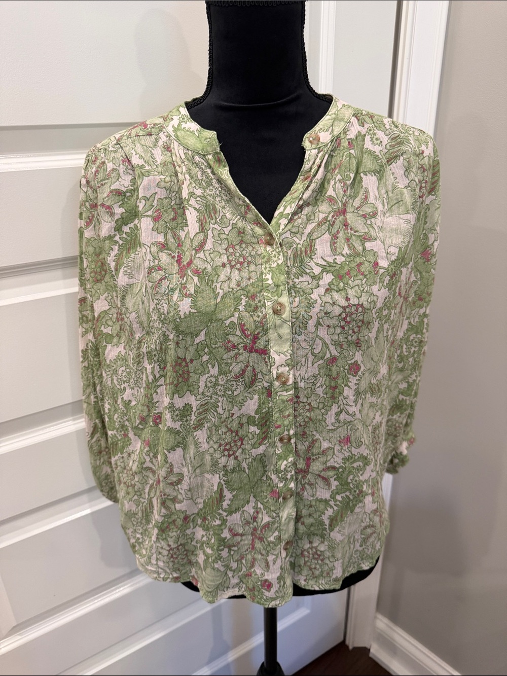 Pilcro Green Floral Button-Up Blouse with Pink Accents